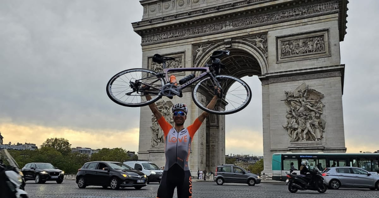 Bombeiro de Lousada pedalou mais de 1.700 quilómetros até Paris por causa solidária