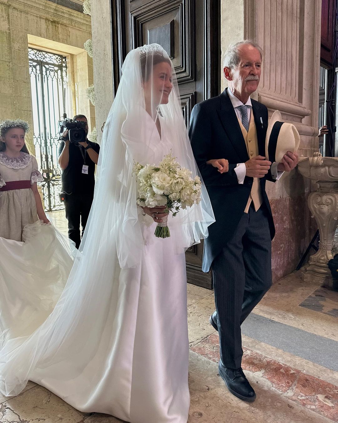 Vestido Noiva Princesa Com Véu Longo Casamento Lindo 'e150