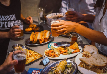 Há uma nova cerveja artesanal Musa com sabor a baunilha e coco