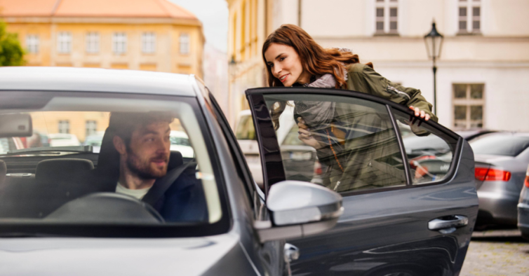 Já é possível alugar um carro diretamente na aplicação da Uber