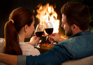 Acenda a lareira e abra a garrafa: temos 8 vinhos perfeitos para suportar o frio