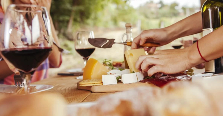 Cheesy Bar vai receber a primeira degustação à portuguesa com vinhos e queijos