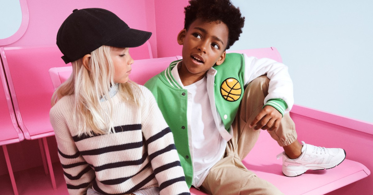 H&M retira anúncio após acusações de sexualizar meninas da escola primária  – NiT