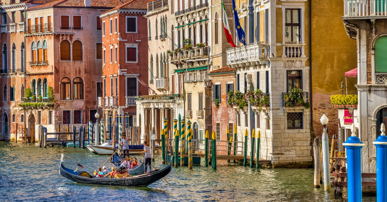 Veneza volta a cobrar taxa turística. O valor pode duplicar se não estiver atento