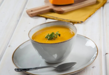 Esta sopa de abóbora é a alternativa ideal para cortar nos hidratos