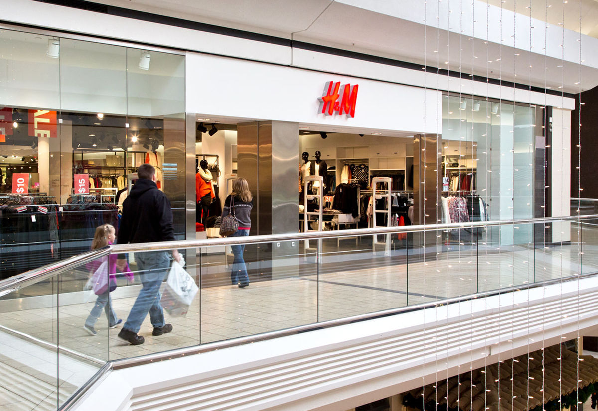 Sueca H&M deixa de aparecer em plataformas de comércio eletrónico