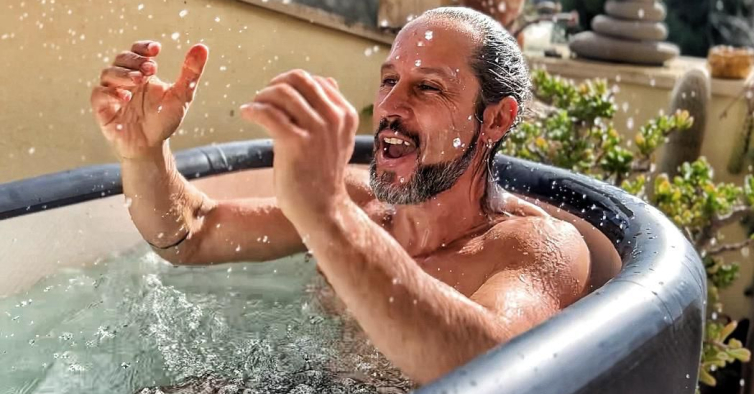 A banheira portuguesa para tomar banhos de gelo em casa e entrar “numa nova dimensão”