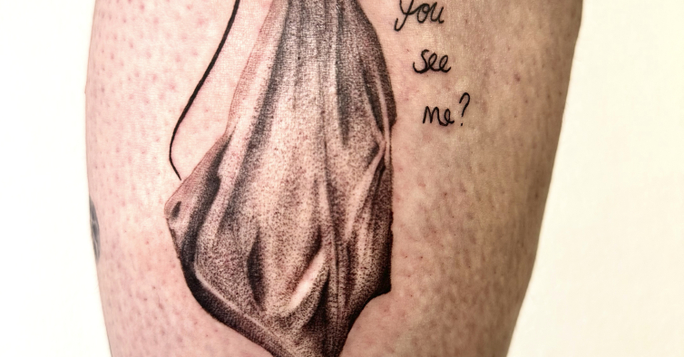 Vee descobriu a paixão pelas tatuagens por acaso