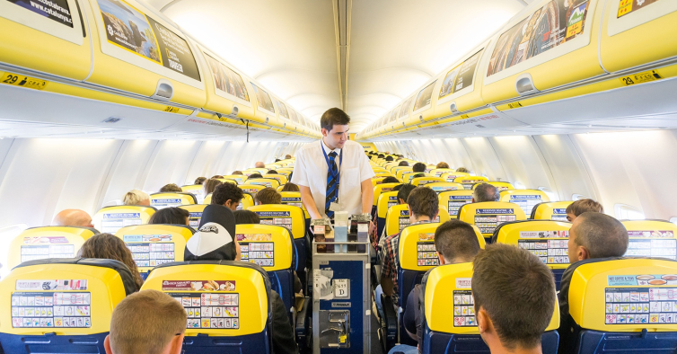 Cliente processa Ryanair pela falta de opção de género não-binário nas reservas