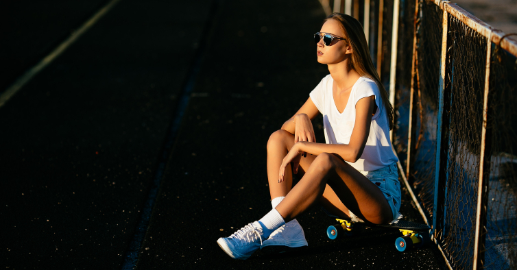 Estas sapatilhas da adidas com plataforma elevada estão mesmo a chamar o bom tempo