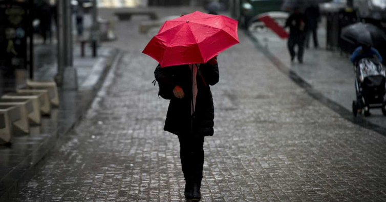 Chuva e ventos fortes continuam até sábado. Há 13 distritos sob alerta