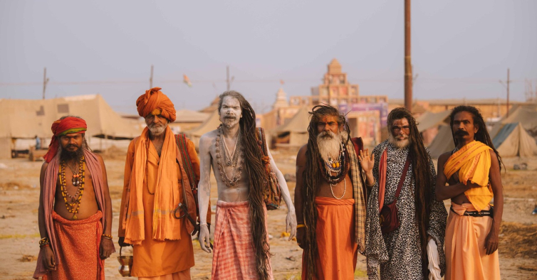 Na Índia, João conviveu com os Sadhus, os santos que andam nus e “passam o dia a fumar ganza”