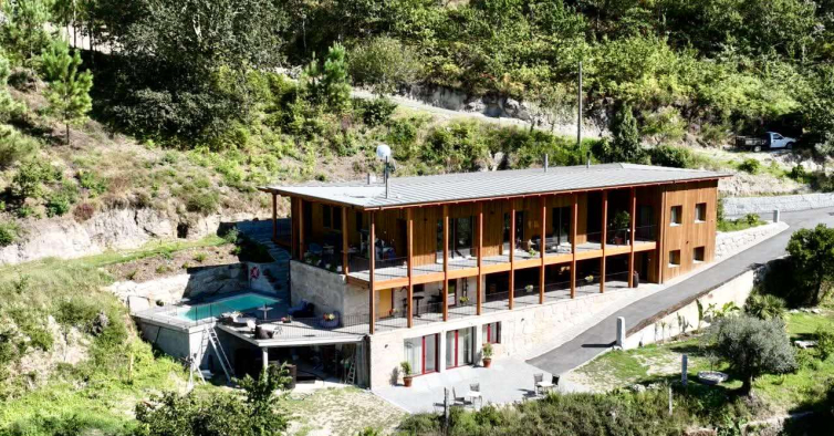 Fica às portas do Gerês