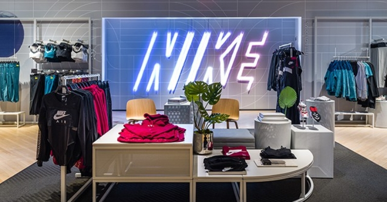 As sapatilhas pouco consensuais da Nike que relembram a estética do início do século