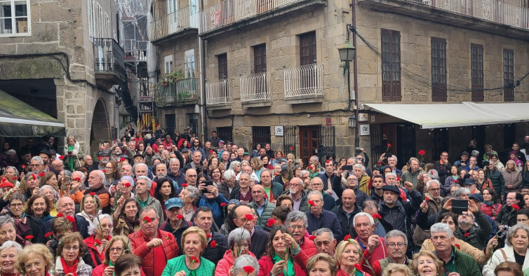 Galegos saíram às ruas para cantar “Grândola, Vila Morena” no 25 de Abril