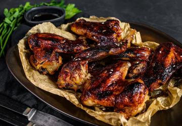 Há uma nova churrasqueira no Minho que quer reinventar o clássico frango assado