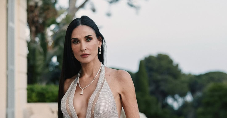 Aos 62 anos, Demi Moore foi eleita a mulher mais bonita do mundo pela “People”
