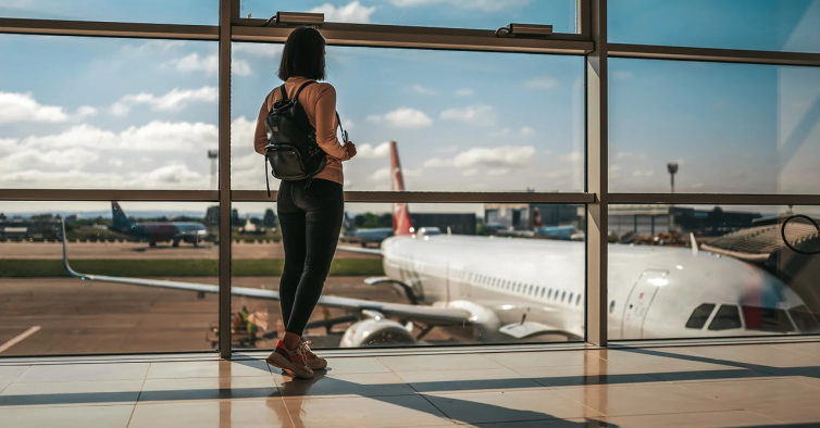 A nova mochila de viagem viral para descolar (sem medos) em todas as low cost
