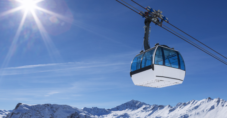 Caos nas alturas. 16 pessoas são resgatadas de teleférico que deixou de funcionar