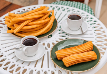 Os churros favoritos de Eusébio e Claudia Schiffer ganharam uma versão a metro em Lisboa