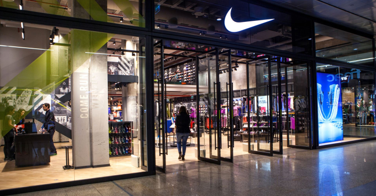 Estas sapatilhas da Nike são feitas a partir de materiais sustentáveis. Estão a esgotar