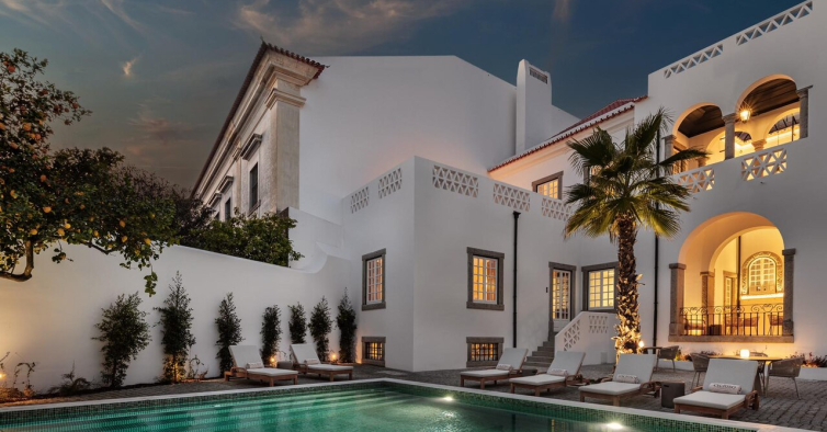 Este solar dos anos 20 transformou-se no novo boutique hotel de Évora (com piscina)