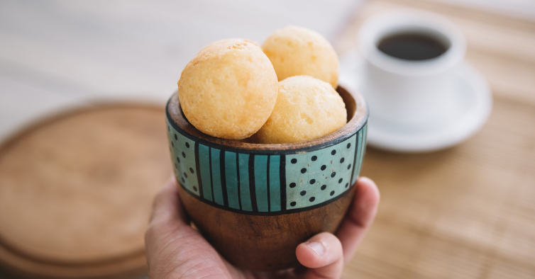 Estas bolinhas de queijo preparam-se em menos de 10 minutos na air fryer