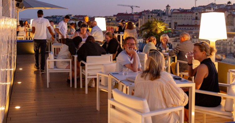 O rooftop do Hotel Mundial está de volta com sunsets, tacos e música até outubro