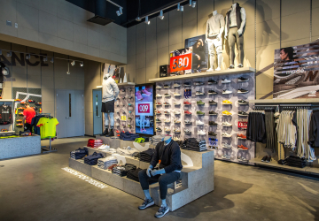 As sapatilhas com as solas mais excêntricas da New Balance estão com 40% de desconto