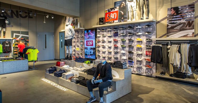 As sapatilhas com as solas mais excêntricas da New Balance estão com 40% de desconto