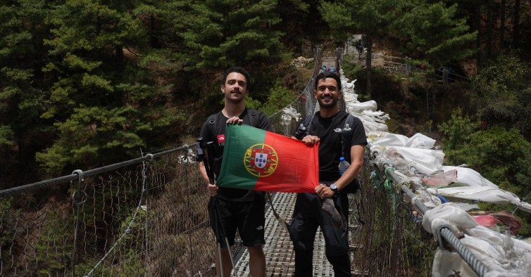 Estes primos portugueses estão a caminho da maratona mais alta do mundo