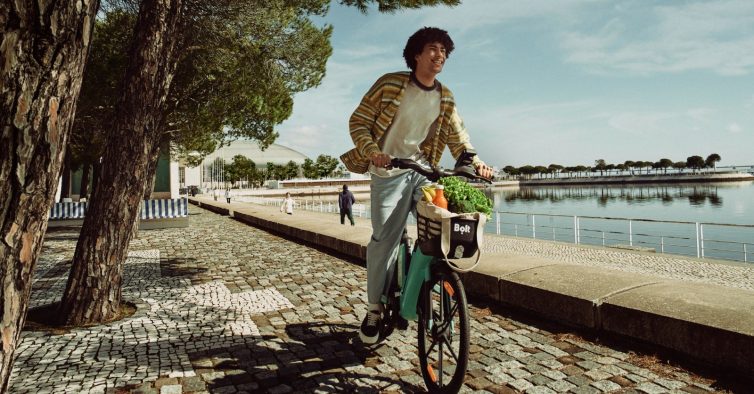 Fuja do trânsito. Existem 4 alternativas mais práticas e baratas para andar na cidade