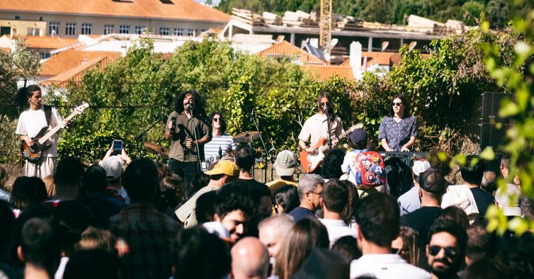 Música, exposições e jantares com desconhecidos. Festival “A Porta” regressa a Leiria