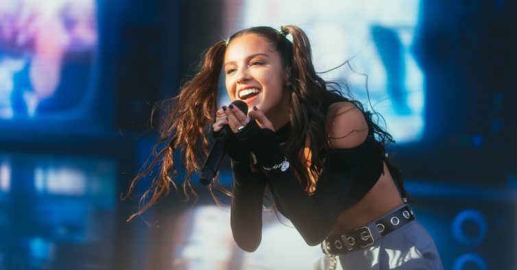 NOS Alive vai ter um concurso de sósias de Olivia Rodrigo