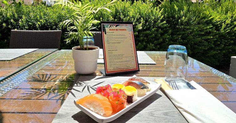 Pop Sushi: o novo bar em Vilamoura que serve sushi com vista para a piscina
