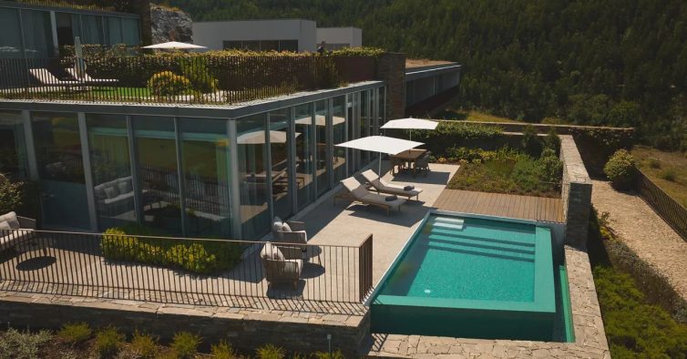 As novas villas com jardim e piscina nos socalcos do Douro